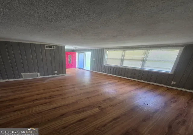 Photo 3 of Single family home for sale at 4712 Herty Dr, Savannah, GA 31405 | MLS# 10850383 | Listing updated on 2026-10-08