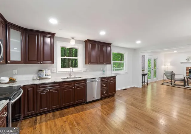 Photo 4 of Single family home for sale at 1700 Ellenwood Dr Ne, Roswell, GA 30075 | MLS# 10775122 | Listing updated on 2026-09-12