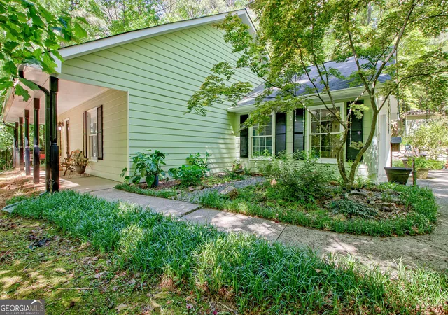 Photo 3 of Single family home for sale at 175 Ashley Crk Dr, Newnan, GA 30263 | MLS# 10769175 | Listing updated on 2026-09-20