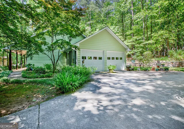 Photo 3 of Single family home for sale at 175 Ashley Crk Dr, Newnan, GA 30263 | MLS# 10769175 | Listing updated on 2026-09-20