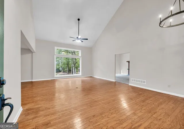 Photo 3 of Single family home for sale at 65 Pointe View Ct, Jackson, GA 30233 | MLS# 10880536 | Listing updated on 2026-10-28