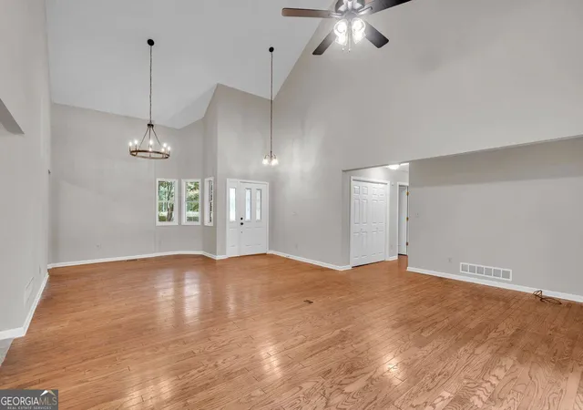 Photo 4 of Single family home for sale at 65 Pointe View Ct, Jackson, GA 30233 | MLS# 10880536 | Listing updated on 2026-10-28