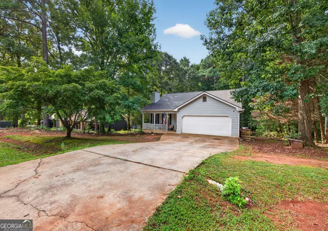Photo 3 of Single family home for sale at 125 Willow Shls Dr, Covington, GA 30016 | MLS# 10839690 | Listing updated on 2026-09-17