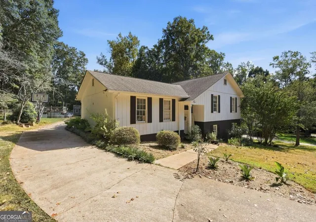 Single family home for sale at 69 Forest Hl Ct, Commerce, GA 30529 | MLS# 10844816