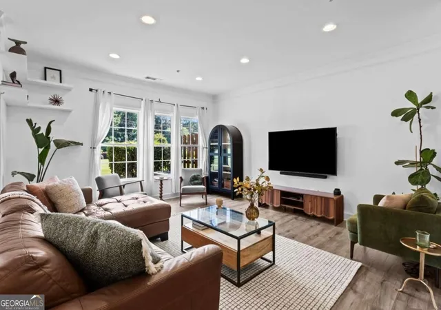 Photo 4 of Townhouse for sale at 305 Glen Ivy, Marietta, GA 30062 | MLS# 10843073 | Listing updated on 2026-09-10
