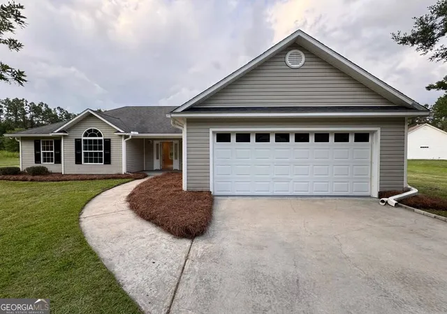 Photo 1 of Single family home for sale at 35 Magnolia Trl, Lakeland, GA 31635 | MLS# 10847205 | Listing updated on 2026-10-09