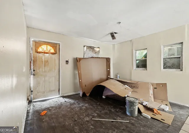 Photo 3 of Single family home for sale at 1005 Regis Rd SE, Atlanta, GA 30315 | MLS# 10843914 | Listing updated on 2026-09-11
