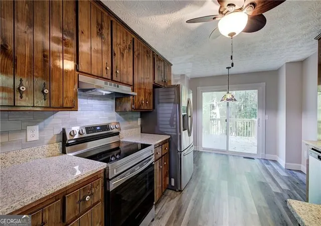 Photo 3 of Single family home for sale at 1032 Summer Pl Nw, Acworth, GA 30102 | MLS# 10827397 | Listing updated on 2026-10-25