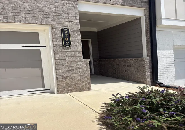 Photo 2 of Townhouse for sale at 5274 Fox Den Rd, Oakwood, GA 30566 | MLS# 10668151 | Listing updated on 2026-09-24
