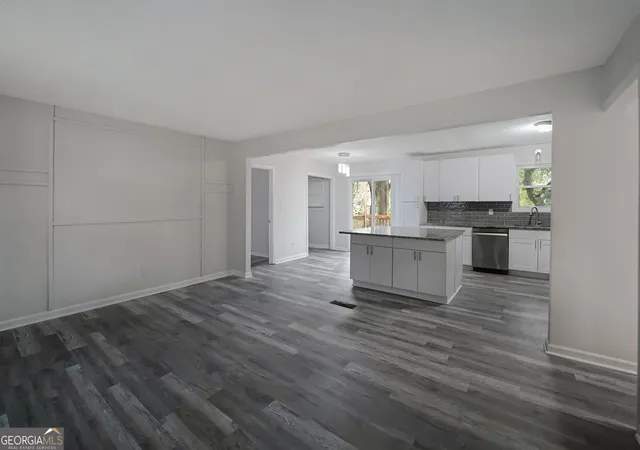 Photo 3 of Single family home for sale at 3021 Lakeridge Dr Se, Conyers, GA 30094 | MLS# 10851833 | Listing updated on 2026-10-07