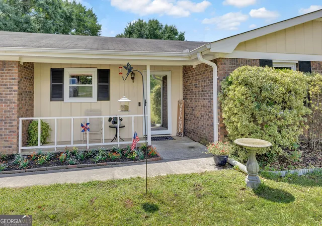 Photo 3 of Single family home for sale at 752 Sage Ln Nw, Conyers, GA 30012 | MLS# 10831622 | Listing updated on 2026-09-23