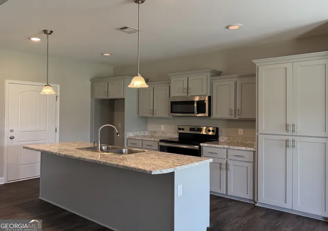 Photo 3 of Single family home for sale at 418 Autumn Ave, Statesboro, GA 30458 | MLS# 10839432 | Listing updated on 2026-09-17