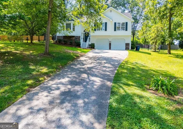 Photo 2 of Single family home for sale at 203 Comly Rich Dr, Carrollton, GA 30117 | MLS# 10851851 | Listing updated on 2026-10-07