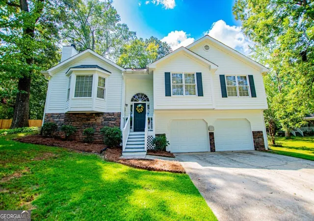 Photo 4 of Single family home for sale at 203 Comly Rich Dr, Carrollton, GA 30117 | MLS# 10851851 | Listing updated on 2026-10-07