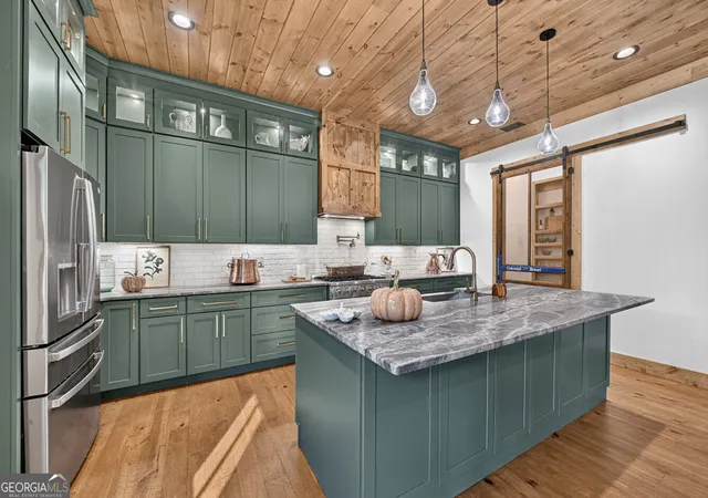 Photo 4 of Single family home for sale at 91 Edgewater Dr, Ellijay, GA 30540 | MLS# 10781909 | Listing updated on 2026-09-28