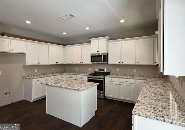 Photo 4 of Single family home for sale at 303 Spring Lake Cvs, White, GA 30184 | MLS# 10846987 | Listing updated on 2026-10-01