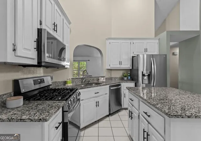Photo 3 of Single family home for sale at 402 Township Ln, Woodstock, GA 30189 | MLS# 10843379 | Listing updated on 2026-09-10