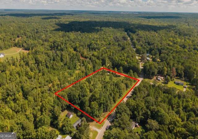 Photo 3 of Sale Pending at 311 Stonewall Dr, Macon, GA 31211 | MLS# 10853566 | Listing updated on 2026-09-30