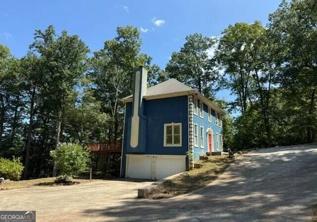 Photo 3 of Sale Pending at 210 Hamilton Dr, Newnan, GA 30263 | MLS# 10842323 | Listing updated on 2026-09-14