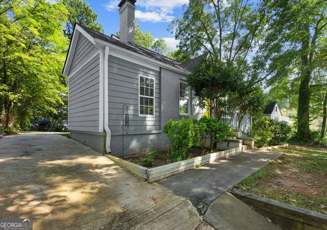 Photo 3 of Single family home for sale at 1816 Sylvan Rd Sw, Atlanta, GA 30310 | MLS# 10849767 | Listing updated on 2026-10-04