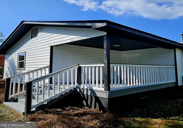 Photo 2 of Single family home for sale at 225 W Tinsley St, Griffin, GA 30223 | MLS# 10851016 | Listing updated on 2026-10-06