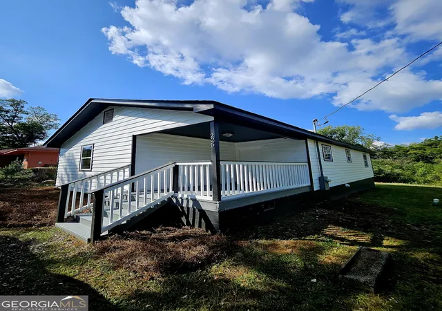 Photo 3 of Single family home for sale at 225 W Tinsley St, Griffin, GA 30223 | MLS# 10851016 | Listing updated on 2026-10-06
