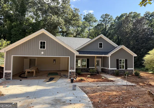 Photo 2 of Single family home for sale at 310 Colonial Dr, Carrollton, GA 30117 | MLS# 10837716 | Listing updated on 2026-10-06