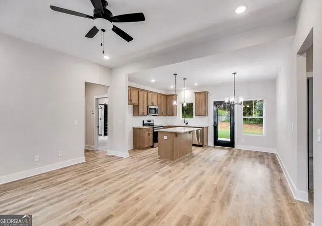 Photo 3 of Single family home for sale at 310 Colonial Dr, Carrollton, GA 30117 | MLS# 10837716 | Listing updated on 2026-10-06