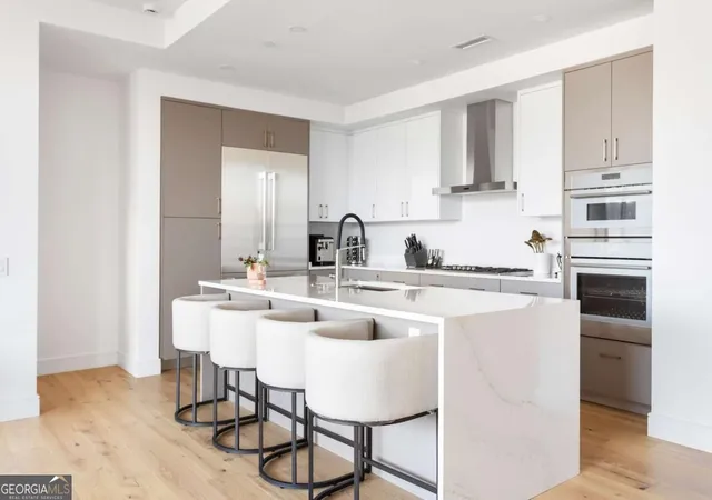 Photo 2 of Condo for sale at 2425 Peachtree Rd Ne #612, Atlanta, GA 30305 | MLS# 10843055 | Listing updated on 2026-09-10