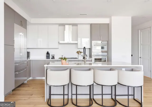Photo 2 of Condo for sale at 2425 Peachtree Rd NE #612, Atlanta, GA 30305 | MLS# 10843055 | Listing updated on 2026-09-10
