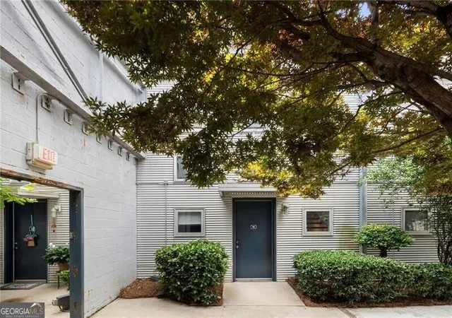 Listing Photo 4 - Condo for sale in building located at 400 Vlg Pkwy, Atlanta, GA 30306 - Unit #128