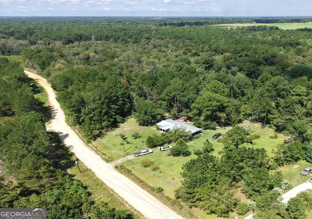 Photo 3 of House for sale at 686 Victory Cir, Lyons, GA 30436 | MLS# 10737773 | Listing updated on 2026-09-09