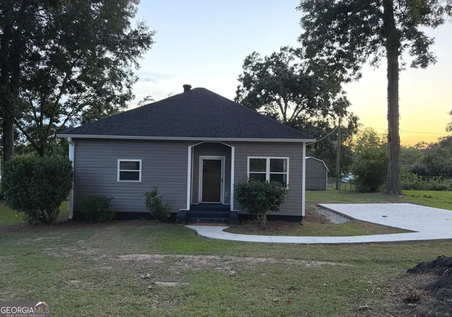 Photo 1 of Single family home for sale at 3303 21st Ave, Valley, AL 36854 | MLS# 10815913 | Listing updated on 2026-09-13