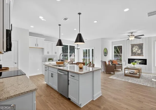 Photo 2 of Townhouse for sale at 135 Windsor Park Ct, Jefferson, GA 30549 | MLS# 10841640 | Listing updated on 2026-09-08