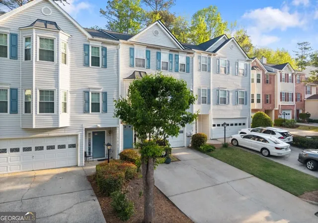 Photo 3 of Townhouse for sale at 200 Abbotts Ml Dr, Johns Creek, GA 30097 | MLS# 10842948 | Listing updated on 2026-09-23