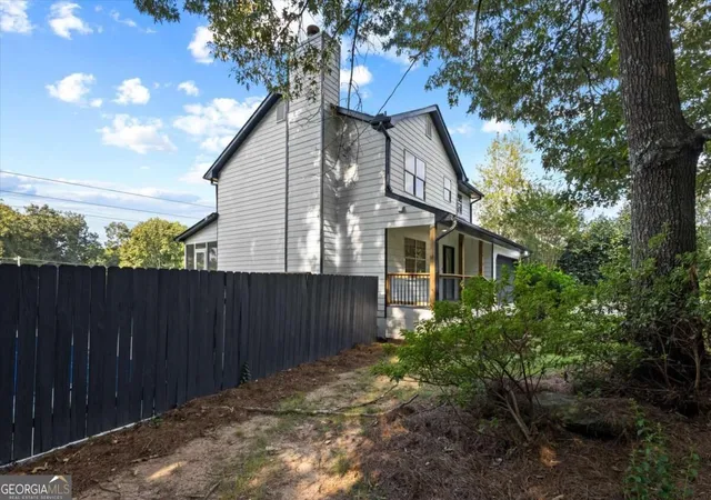 Photo 3 of Single family home for sale at 3075 Ashly Forest Dr, Snellville, GA 30078 | MLS# 10842448 | Listing updated on 2026-09-09