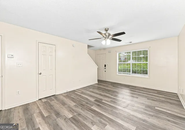 Photo 3 of Single family home for sale at 7060 Ravenwood Ln, Lithonia, GA 30038 | MLS# 10841945 | Listing updated on 2026-09-23