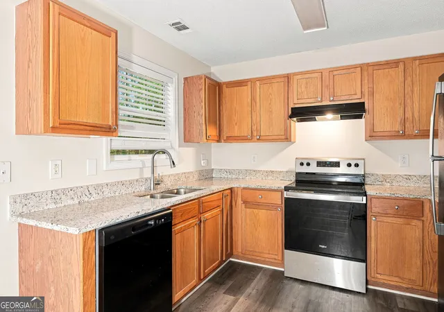 Photo 4 of Single family home for sale at 7060 Ravenwood Ln, Lithonia, GA 30038 | MLS# 10841945 | Listing updated on 2026-09-23