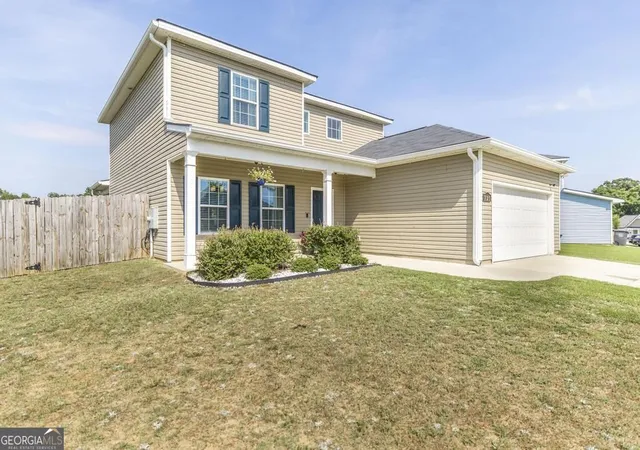 Photo 2 of Single family home for sale at 723 Ivy Glen Dr, Perry, GA 31069 | MLS# 10848546 | Listing updated on 2026-10-08