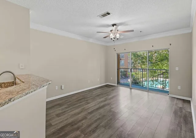 Listing Photo 4 - Condo for sale in building located at 10 Perimeter Smt Blvd Ne, Atlanta, GA 30319 - Unit #4220