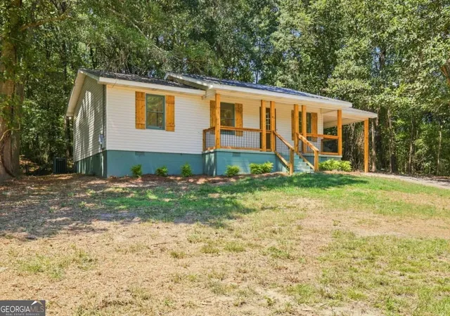 Photo 4 of Sale Pending at 131 Hummingbird Ln SE, Calhoun, GA 30701 | MLS# 10842284 | Listing updated on 2026-09-17