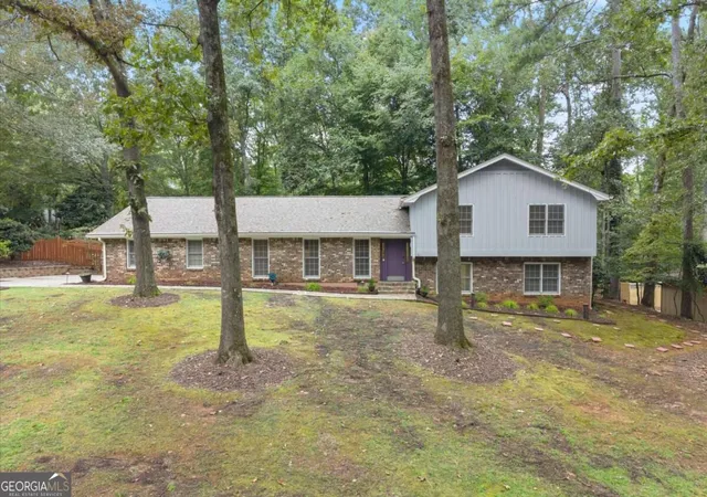 Single family home for sale at 1160 Martin Ridge Rd, Roswell, GA 30076 | MLS# 10852845