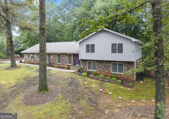 Photo 1 of Single family home for sale at 1160 Martin Ridge Rd, Roswell, GA 30076 | MLS# 10852845 | Listing updated on 2026-10-08