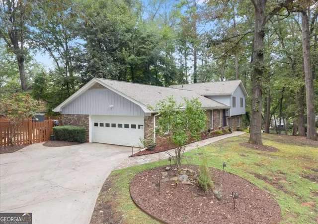 Photo 2 of Single family home for sale at 1160 Martin Ridge Rd, Roswell, GA 30076 | MLS# 10852845 | Listing updated on 2026-10-08