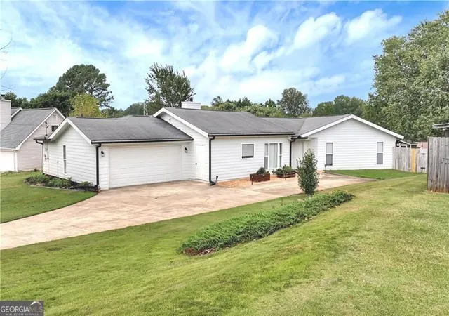 Single family home for sale at 5640 Raintree Tr, Oakwood, GA 30566 | MLS# 10849311
