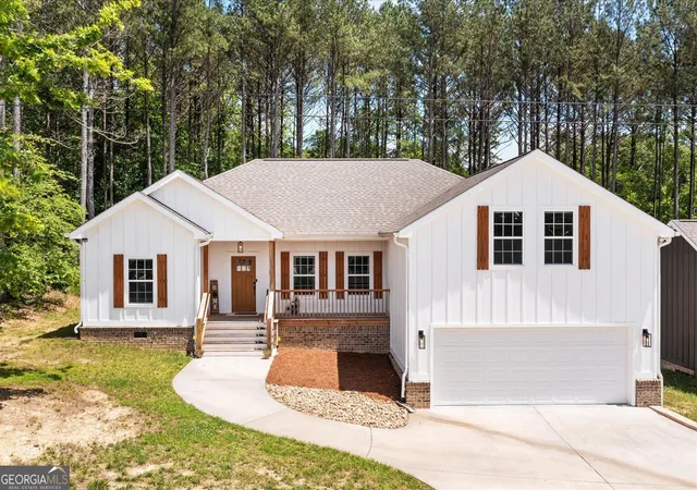 Photo 1 of Single family home for sale at 3182 Crow Rd, Dalton, GA 30721 | MLS# 10845467 | Listing updated on 2026-09-29