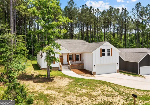 Photo 2 of Single family home for sale at 3182 Crow Rd, Dalton, GA 30721 | MLS# 10845467 | Listing updated on 2026-09-29