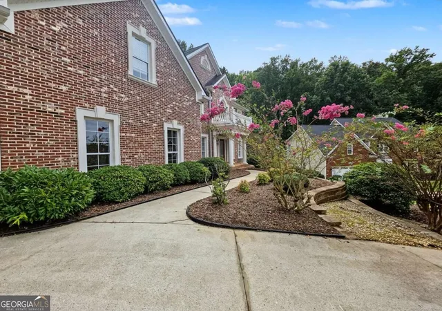 Photo 4 of Single family home for sale at 4619 Kiplin Lake Ct, Sugar Hill, GA 30518 | MLS# 10852902 | Listing updated on 2026-10-08
