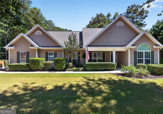 Photo 1 of Sale Pending at 32 Meadows Crk Ln, Senoia, GA 30276 | MLS# 10846332 | Listing updated on 2026-10-06