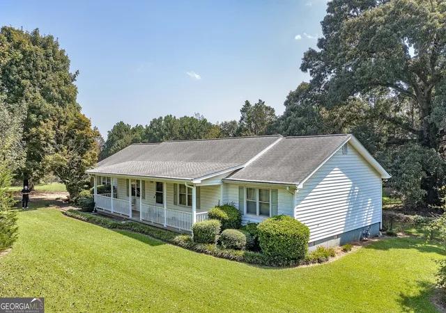 Photo 2 of Single family home for sale at 425 Kelly Rd, Mcdonough, GA 30253 | MLS# 10840924 | Listing updated on 2026-09-19